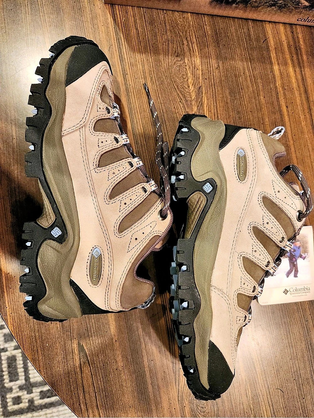 Columbia Sawtooth FG Women's Hiking Shoes US 8.5 NIB